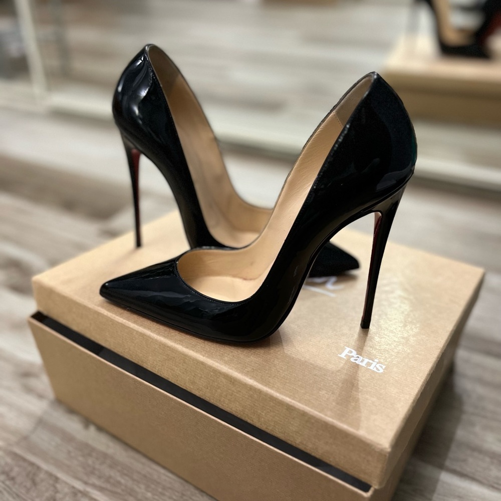 Christian Louboutin So Kate Heels